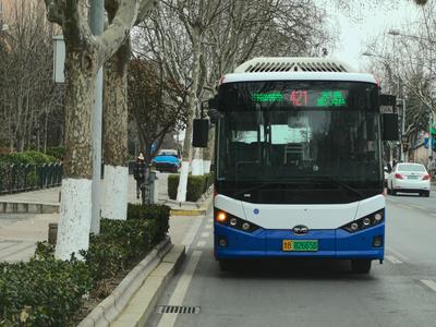 高峰时刻精准发车，青岛这条公交线倾力打造助学线路