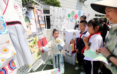 穿越宋朝过“六一”！青岛辽源路小学举办“六一”庆祝活动暨首届PBL周学习成果展示会