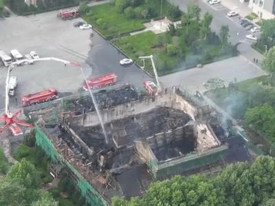 起火原因初判！河南大学大礼堂房顶基本坍塌，最新公布现场画面