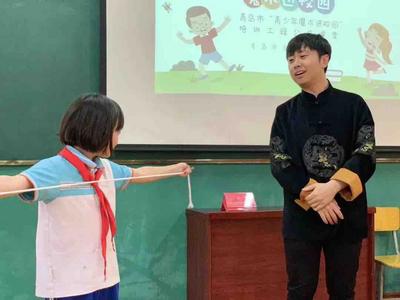 青岛市“青少年魔术进校园”培训工程公益课堂走进青岛莱西东大寨小学 