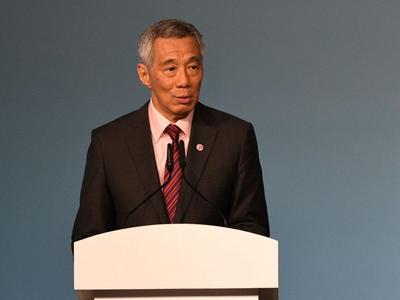 履职长达20年，李显龙今天卸任新加坡总理