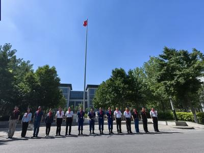 地面传递“第一棒”开跑，神舟飞船搭载的国旗将传遍祖国
