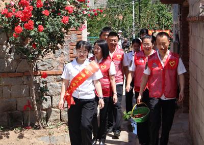 为果农消解“甜蜜的负担”，西海岸新区这群热心肠真赞！