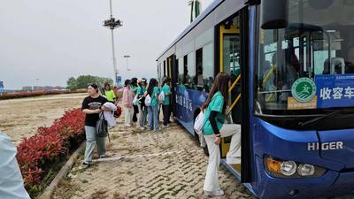 安排19辆保障用车、接送1100余人次，真情巴士全力助“跑”马拉松