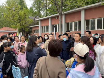 相聚五十 迈向卓越——青岛第五十中学开展初小衔接开放日活动