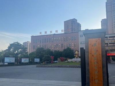 央媒还原“600元防攀比鞋”事件始末，当地教育局称系工作失误