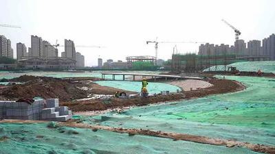 赶工期、抢进度，青岛这处河岸公园项目预计8月完成工程结构施工