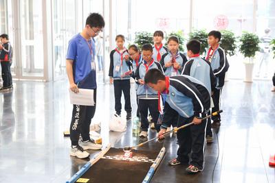 900多名选手现场角逐！​青岛举办2024年“驾驭未来”全国青少年车辆模型教育竞赛总决赛选拔赛