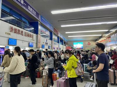 青岛汽车总站两日运送旅客近3万人次，还有这些便利旅客出行举措
