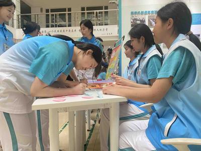 山东省青岛卫生学校举行心理游园会，现场扫码测试MBTI职业人格