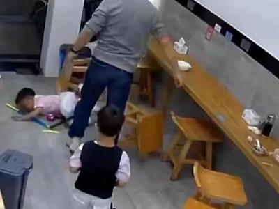视频热传！“男子一巴掌扇倒男童”，警方通报
