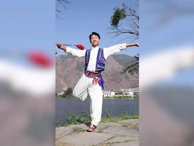 答辩现场跳“霸王鞭”，论文答辩都这么卷了？