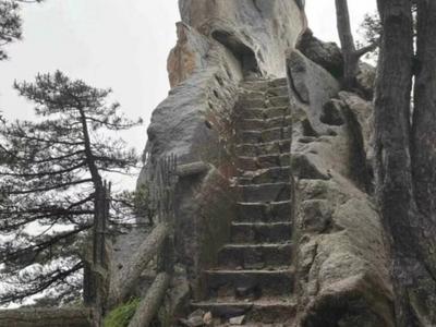 黄山飞来石突发雷电致多名游客受伤，景区回应