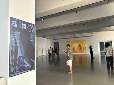 从流动中感受沉思，西海美术馆“马轲：前奏与沉思”开幕