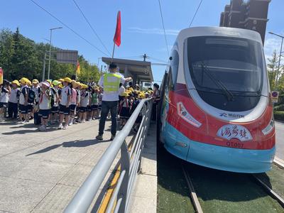 在游中学，在行中悟！“红领巾研学团”乘着“小火车”看城阳发展