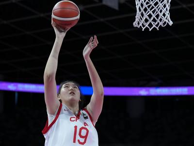 中国U18女篮闯进亚洲杯决赛，张子宇砍下34分16篮板