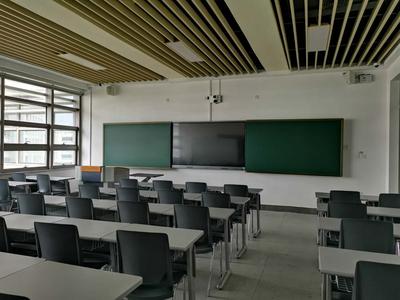 四年啦，这个班级没换过教室，学校打破校规只为了……