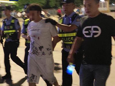 武汉50岁民警与歹徒搏斗牺牲，身中15刀仍紧追不放
