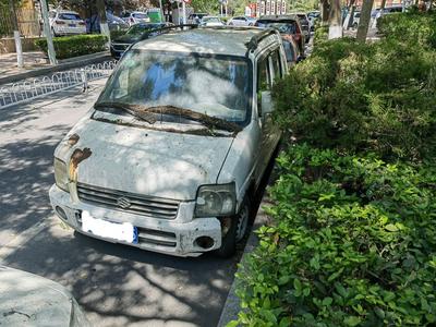 记者在现场|交警已张贴温馨提示 建议车主处理车辆