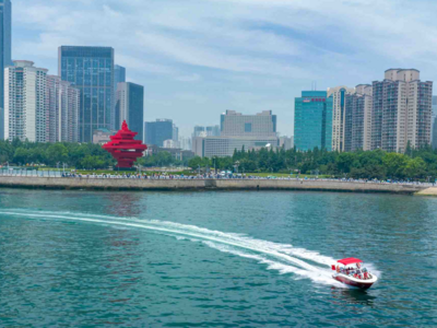 青岛：乘上极速快艇去兜风，滨海度假活力尽显