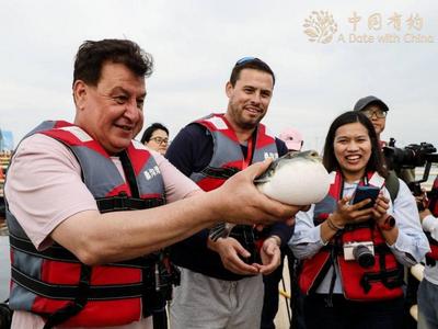 【中国有约】山东威海：擦亮海洋牧场“金招牌” 打造蓝色经济新引擎