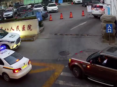 “加速，跟上我！”警灯闪烁，青岛公安护送心梗病人急就医