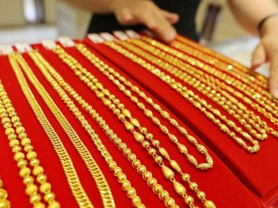 金价大跌，一度下跌 3.7%，为2021年8月以来最大跌幅