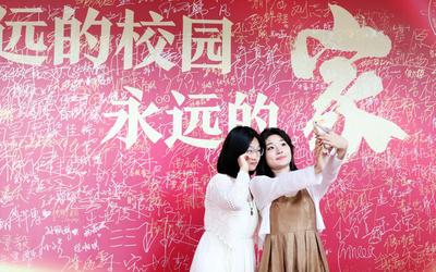 青报教育漫谈 | 最美的教育是相互照亮