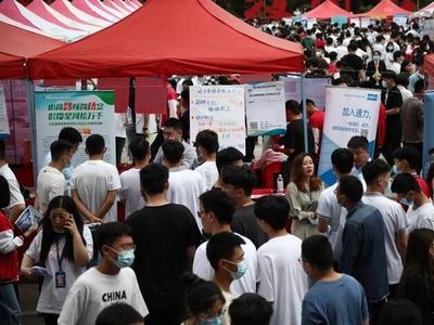 闪电评论丨答好“就业卷”，让梦想的舞台更宽广