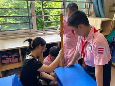 孩子们个头高了，课桌椅能否跟着“长”？