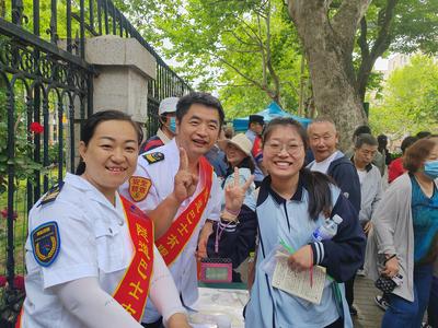 当端午邂逅高考，青岛这些考点外接连上演暖心场景……
