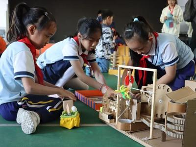 “科学家进校园”活动启动，青岛首批科学副校长上岗