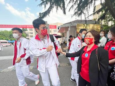 高考作文试卷评析：作文立足创新性思维培养，具有较强思辨性