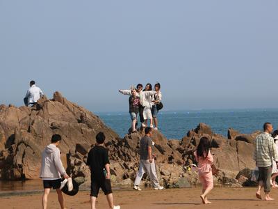 青岛明天内陆高温持续！沿海地区清凉感回归，海雾逐渐发展