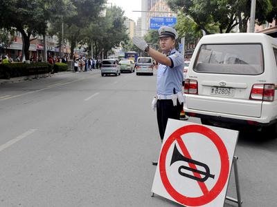 提前上岗、不间断视频巡检……青岛交警全力为中考考生护航