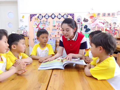 青岛举行《中华优秀传统文化少儿绘本大系》赠书活动