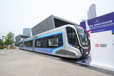 最大载客量可达280人！“青岛造”新型城市智慧快轨列车首次亮相