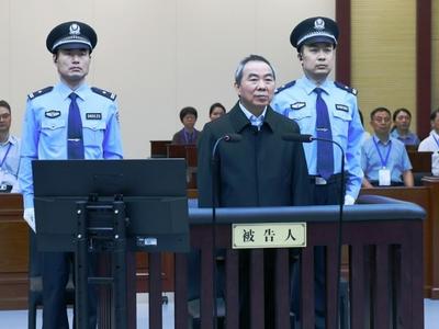 上海市人大常委会原主任董云虎受贿案一审开庭