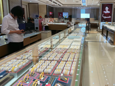 “别看我是金店老板，每月倒亏好几万”，金店正在经历什么？
