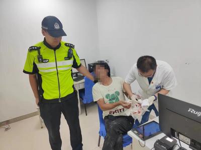 ​突发！施工人员手指被砸断，青岛李沧交警10分钟紧急护送就医
