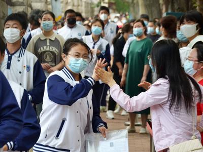 文明助力、爱心护考！青岛市文明办发布致全体市民倡议书