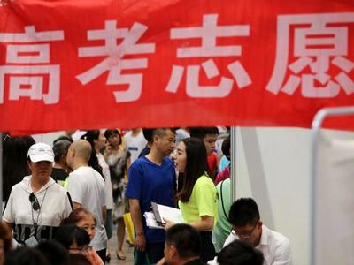 16次高考的唐尚珺被华南师大信息工程专业录取，称是否去读还在思考