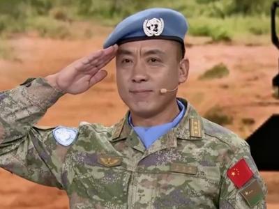 比电影情节更惊险！他们执行任务时遭围堵、泼汽油