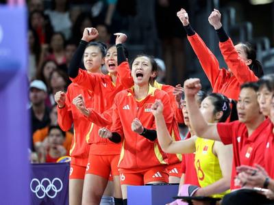 首战告捷！中国女排3:2战胜美国女排