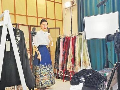 一条马面裙背后的百亿级产业