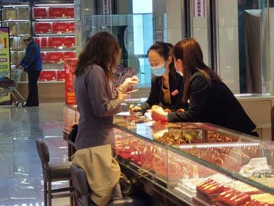 国家统计局：1—6月份社会消费品零售总额同比增长3.7%