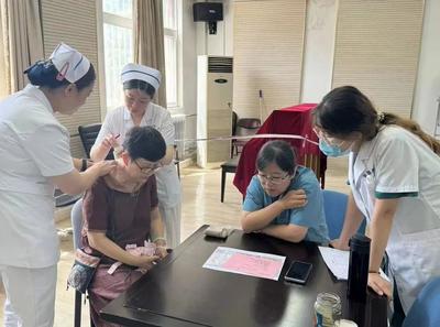 岛城这家医院走进中国海洋大学开展“冬病夏治 三伏养生”义诊活动