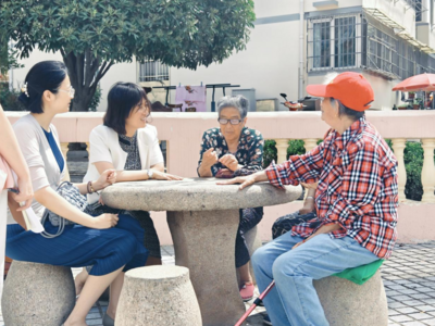 人大代表解难题，爱心捐赠办实事