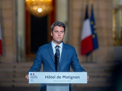 法国总统马克龙未接受总理辞呈，阿塔尔继续留任