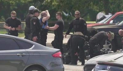 美警方在共和党大会场地附近开枪打死持刀男子